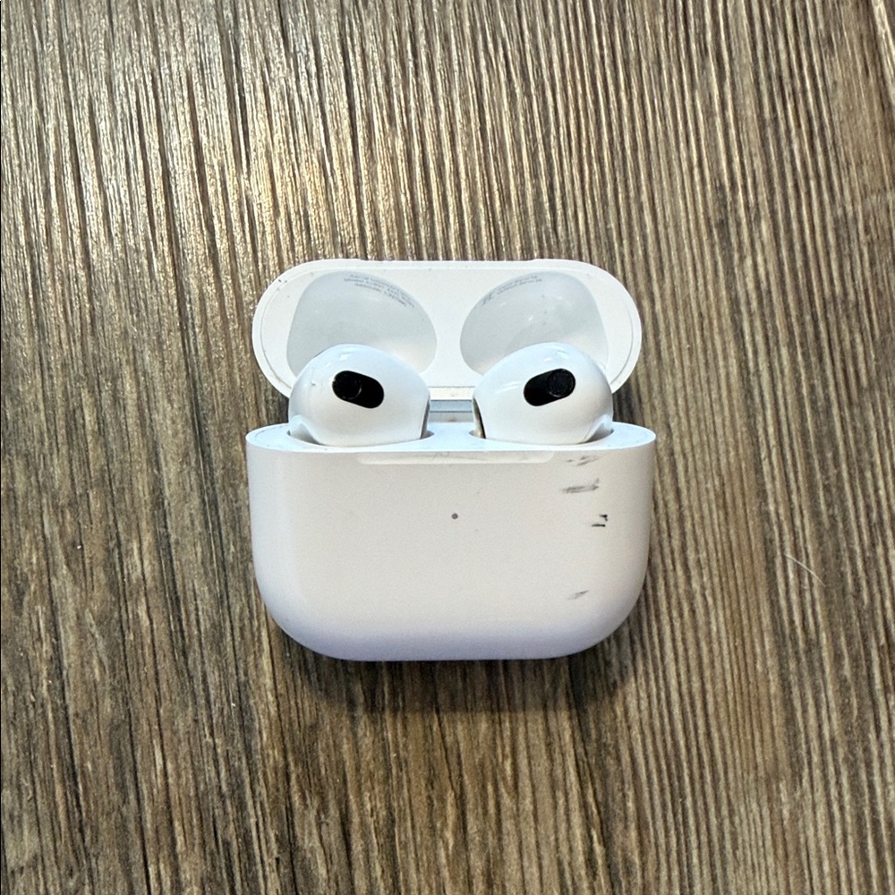 AirPods 3 w/ case and both earbuds

Good condition, price is negotiable!